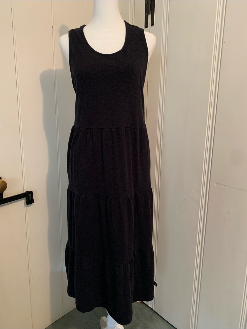 Everyday Sleeveless Tiered Midi Dress - Black